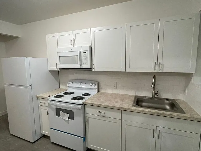 3201 Barrett St — Photo 1