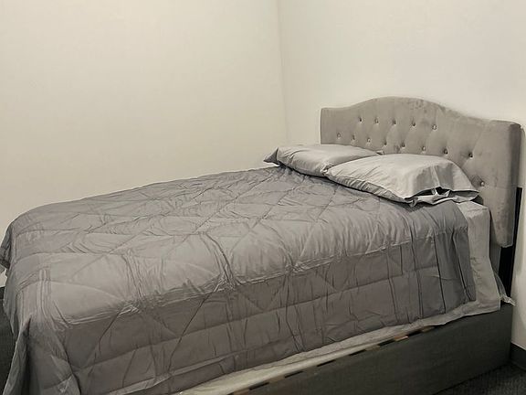 5th image of 1031 Zorn Ave #104