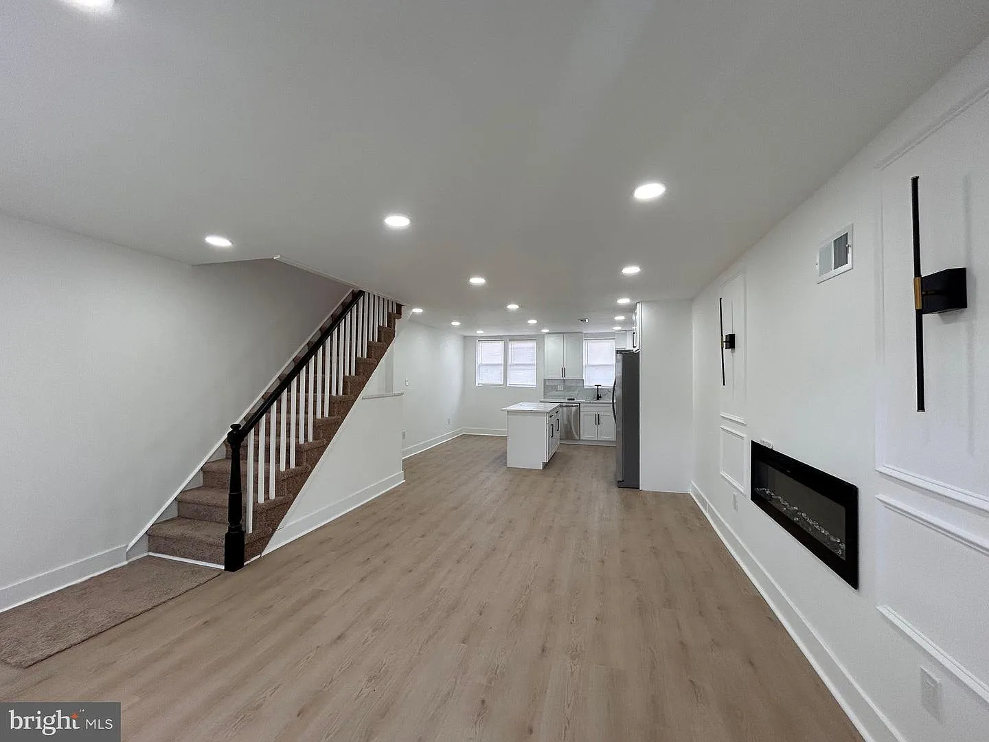 3 bed, 2.0 bath, 1494 sqft, $2,500 — Photo 2