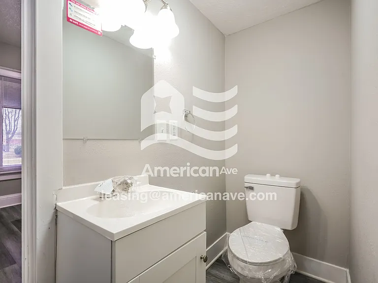 1774414_013_bathroom_14210350.jpg