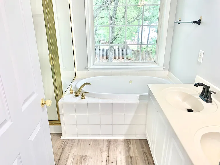 1464 The Xing — Photo 2
