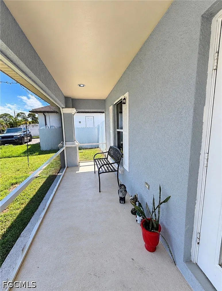 2 bed, 1.0 bath, 1408 sqft, $1,800 — Photo 3