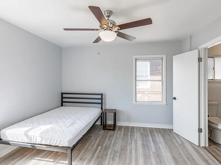 5737 Hobart St #5 — Photo 6