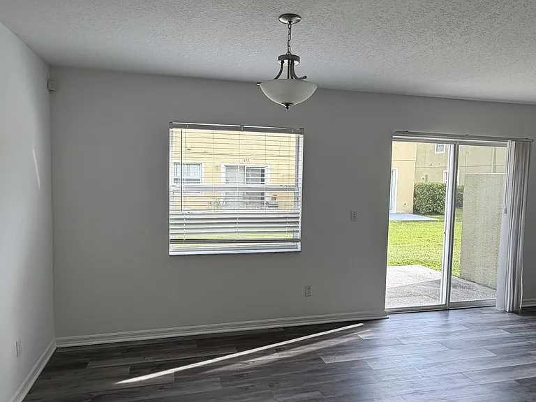 701 Cresting Oak Cir — Photo 9