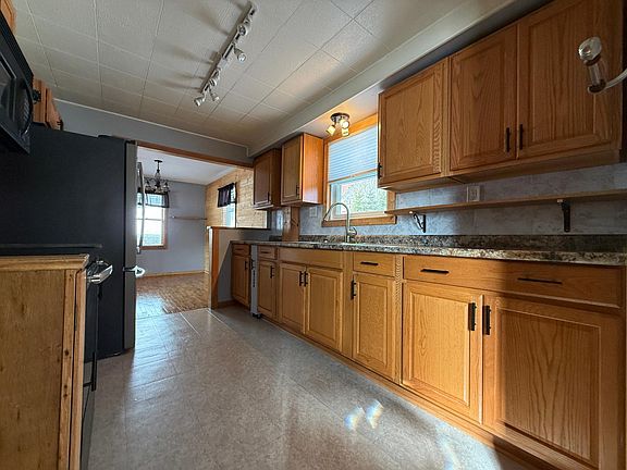 3rd image of 720 Hill St