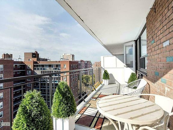 5th image of 6260 99th St APT 611