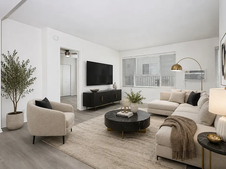 1010 S Bedford St #103 — Photo 7