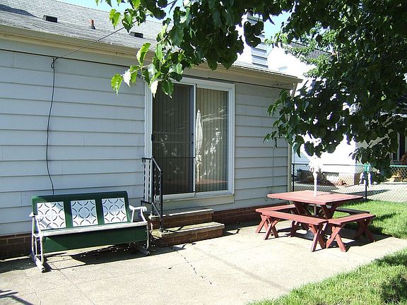 2nd image of 16614 Sedalia Ave