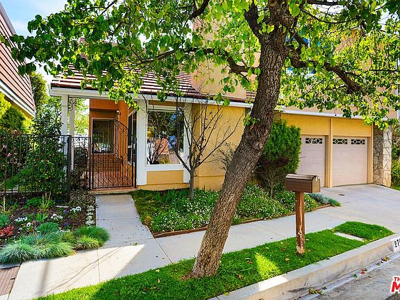 2nd image of 2704 Angelo Dr