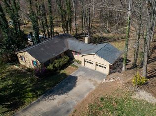 6136 Brinkley Park Dr, Belews Creek, NC 27009