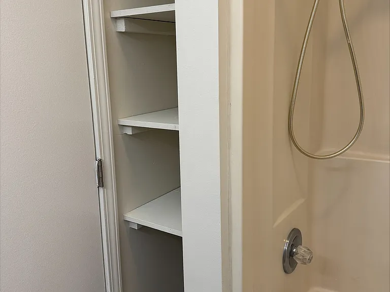 607 Armstrong St #1/2 — Photo 4