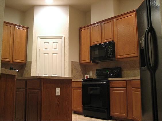 Kitchen (42" Cabinets, Chef's Island, 10' Ceiling)