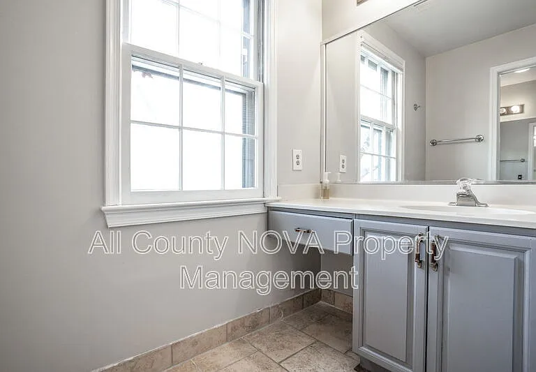 1203 Michigan Ct — Photo 17