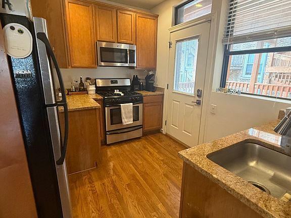 4th image of 3443 N Lakewood Ave #1