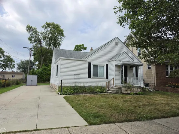 22804 Barton St, Saint Clair Shores, MI 48081