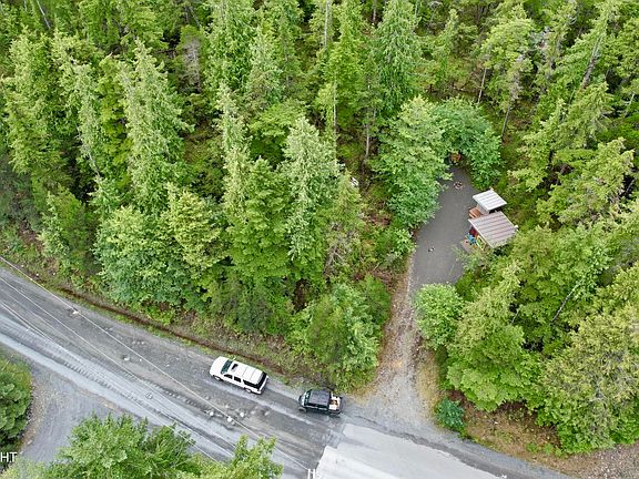 5th image of 240 SE Loggers Ln