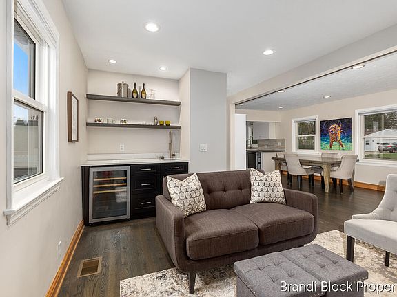 5th image of 4275 Lester Dr NE
