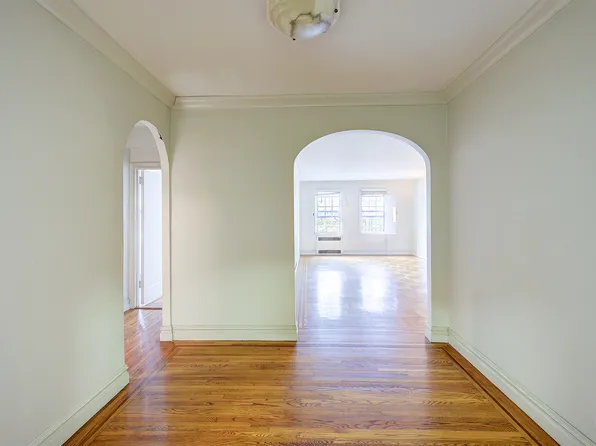 117-01 Park Lane South image 2 of 34