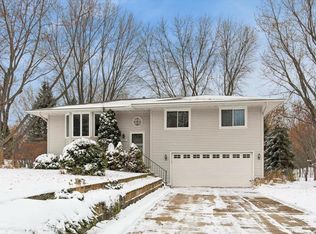 9676 Crestwood Ter, Eden Prairie, MN 55347