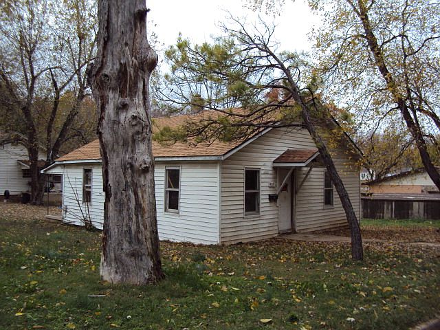 1st image of 437 Oak St