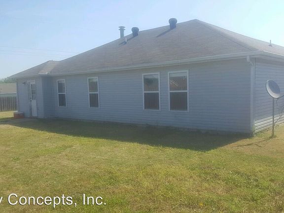 3rd image of 804 SW Crystal St