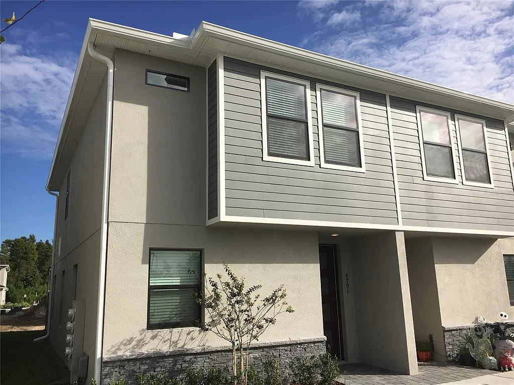 3 bed, 2.5 bath, 1379 sqft, $1,999 — Photo 2
