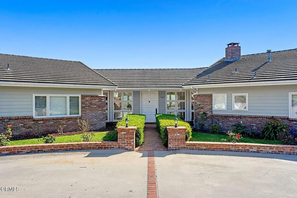 3 bed, 4.5 bath, 4522 sqft, $7,500 — Photo 3