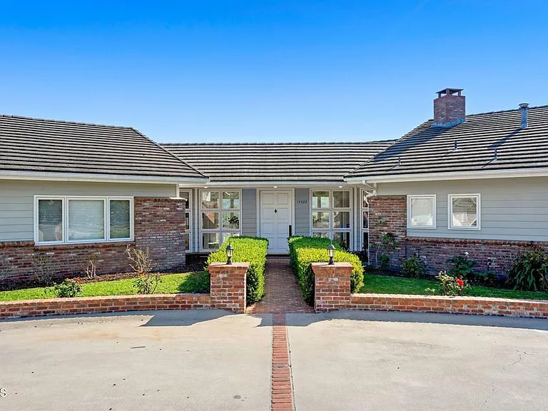 13922 Foothill Rd — Photo 3