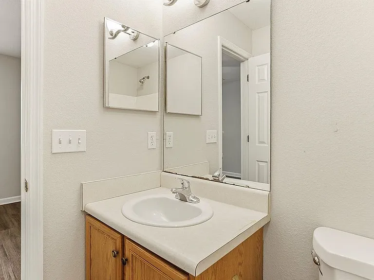 2738 W Tharpe St #405 — Photo 12