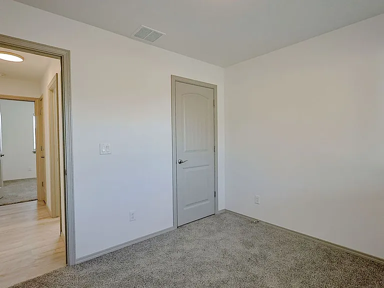709 E Avenue K — Photo 13