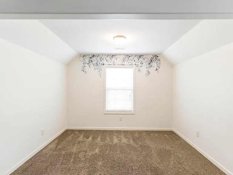 107 Pocono Ct — Photo 21