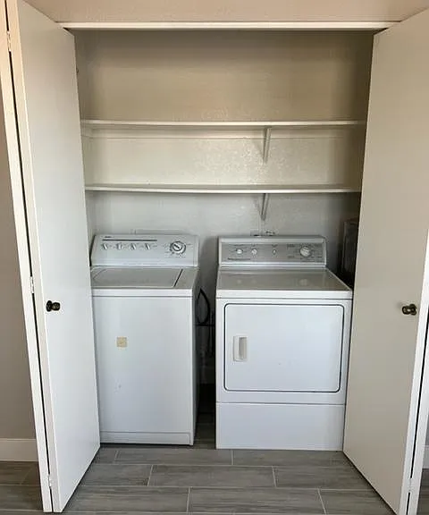 427 W Pontiac Dr #1 — Photo 4
