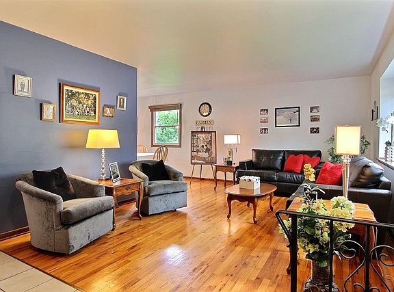 5th image of 16437 Woodlawn West Ave