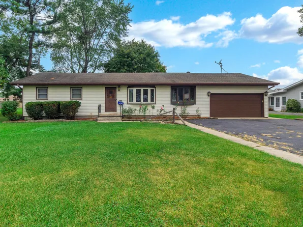 10404 Noble St, Crown Point, IN 46307