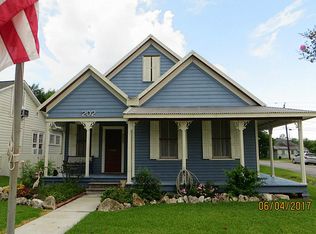 202 S 3rd St, La Porte, TX 77571