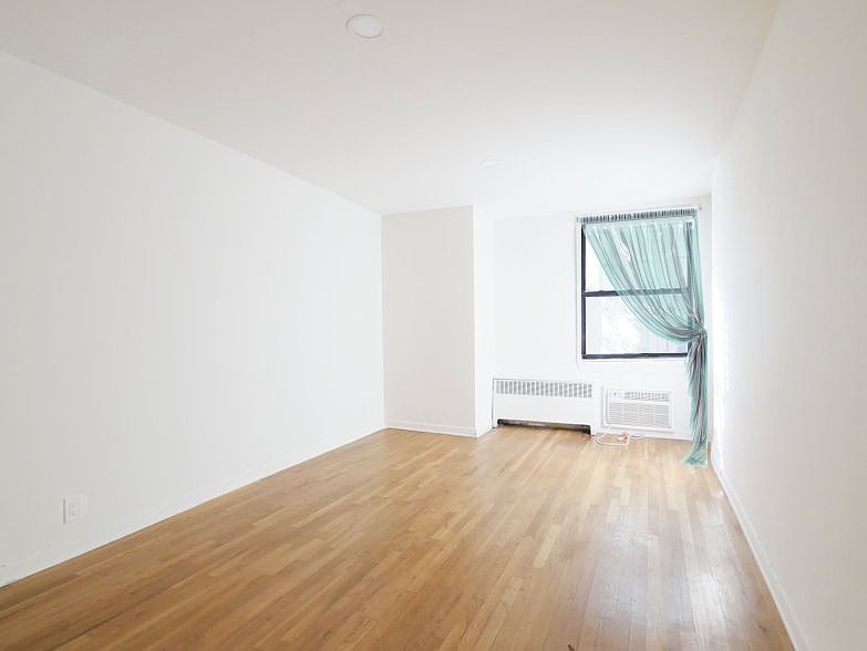 1st image of 106 E 31st St #4