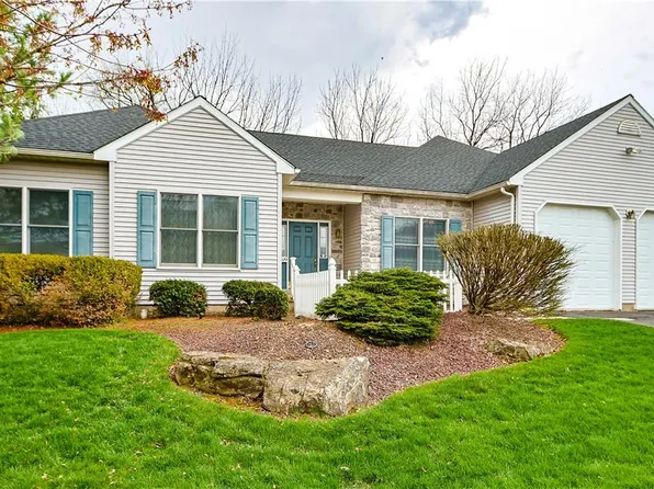 2129 Eagles Landing Dr, Nazareth, PA 18064