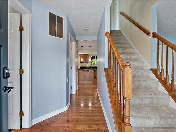 2nd image of 500 Dogwood Ct