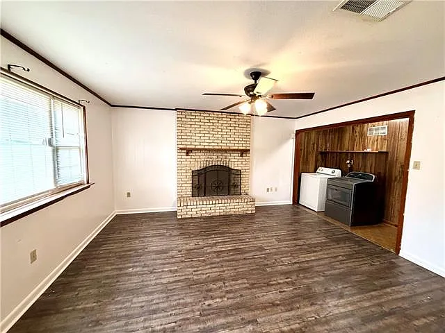 3 bed, 1.0 bath, 1273 sqft, $1,800 — Photo 2