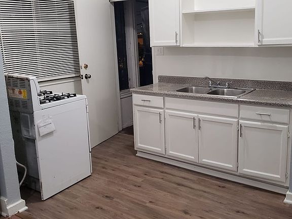 3rd image of 136 N New Hampshire Ave #3-136-1