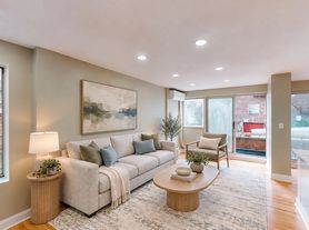 6739 Clyde St, Forest Hills, NY