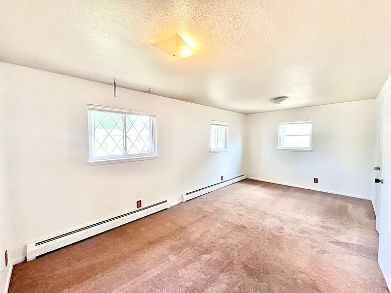 1406 S Douglas Ave — Photo 8