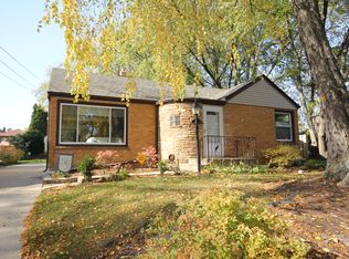 114 S Commonwealth Ave, Elgin, IL 60123