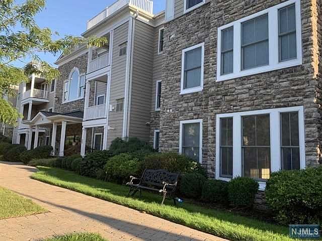 1st image of 5 Tenakill Park Dr #103-1C