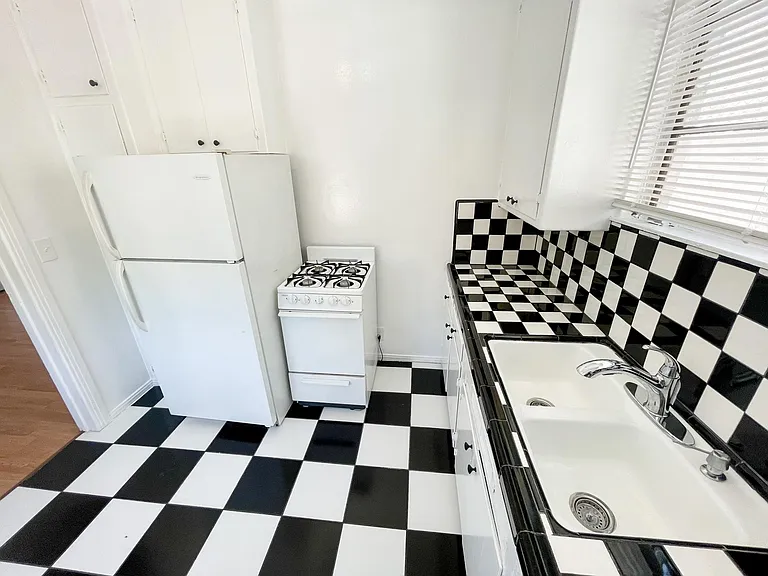 1421 3/4 N Hayworth Ave #1421-3/4 — Photo 3