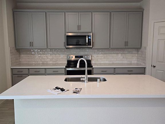 2nd image of 6041 Woodlands Loop