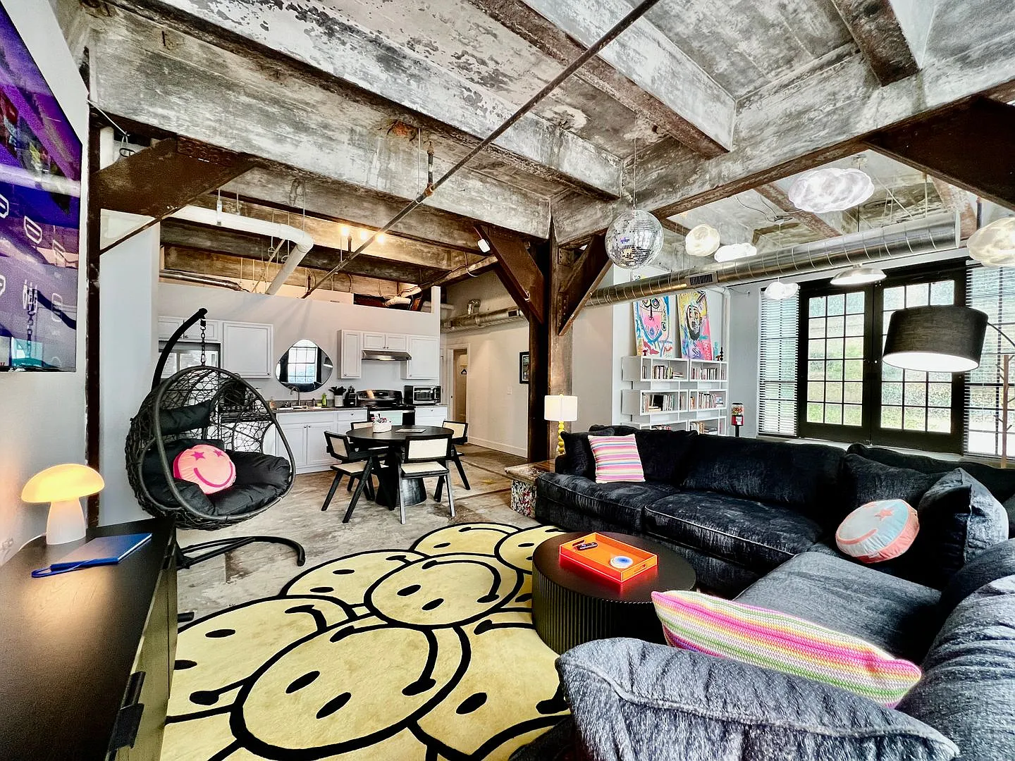 Swanky, Funky, Groovy, loft space Cincinnati, Ohio — Photo 2