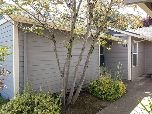 138 Hazelbrook Dr N Photo 1
