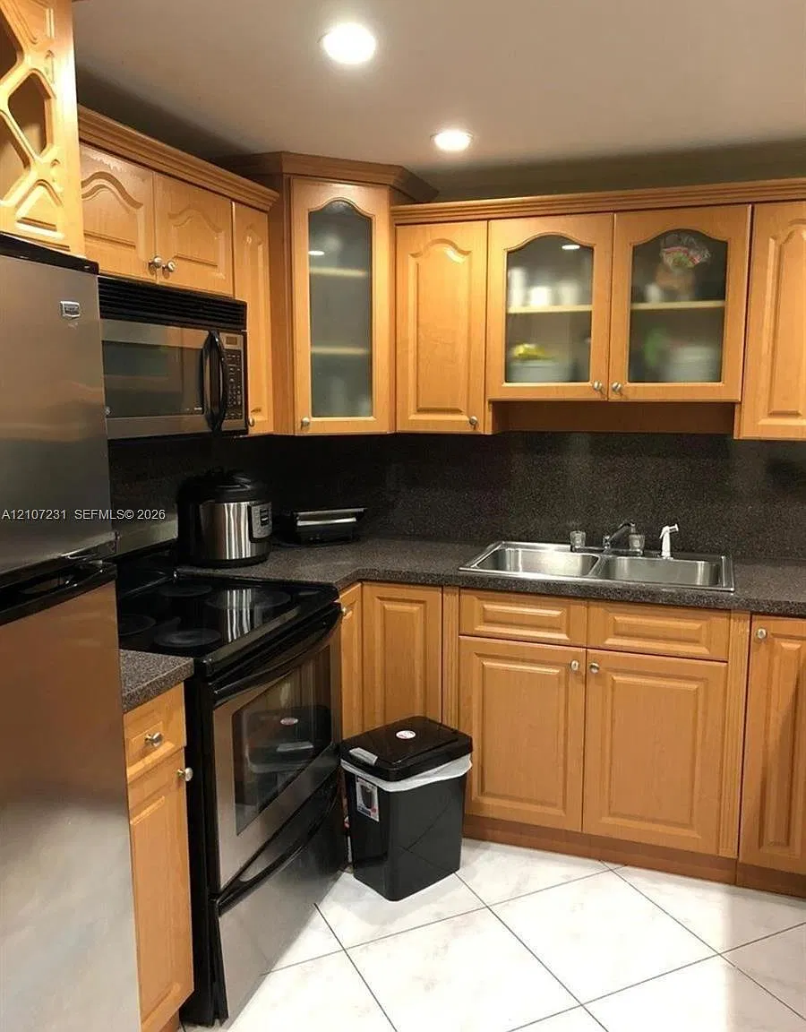 Coral Gate West Condo — Photo 3