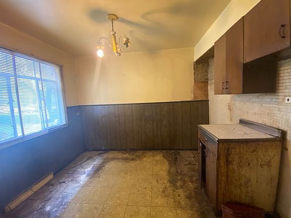 3rd image of 4843 Louise St APT A